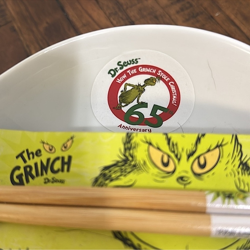 The Grinch Dr. Suess Ramen Bowls set of 2 NWT Chopsticks Christmas Cindy Lou - Picture 9 of 13